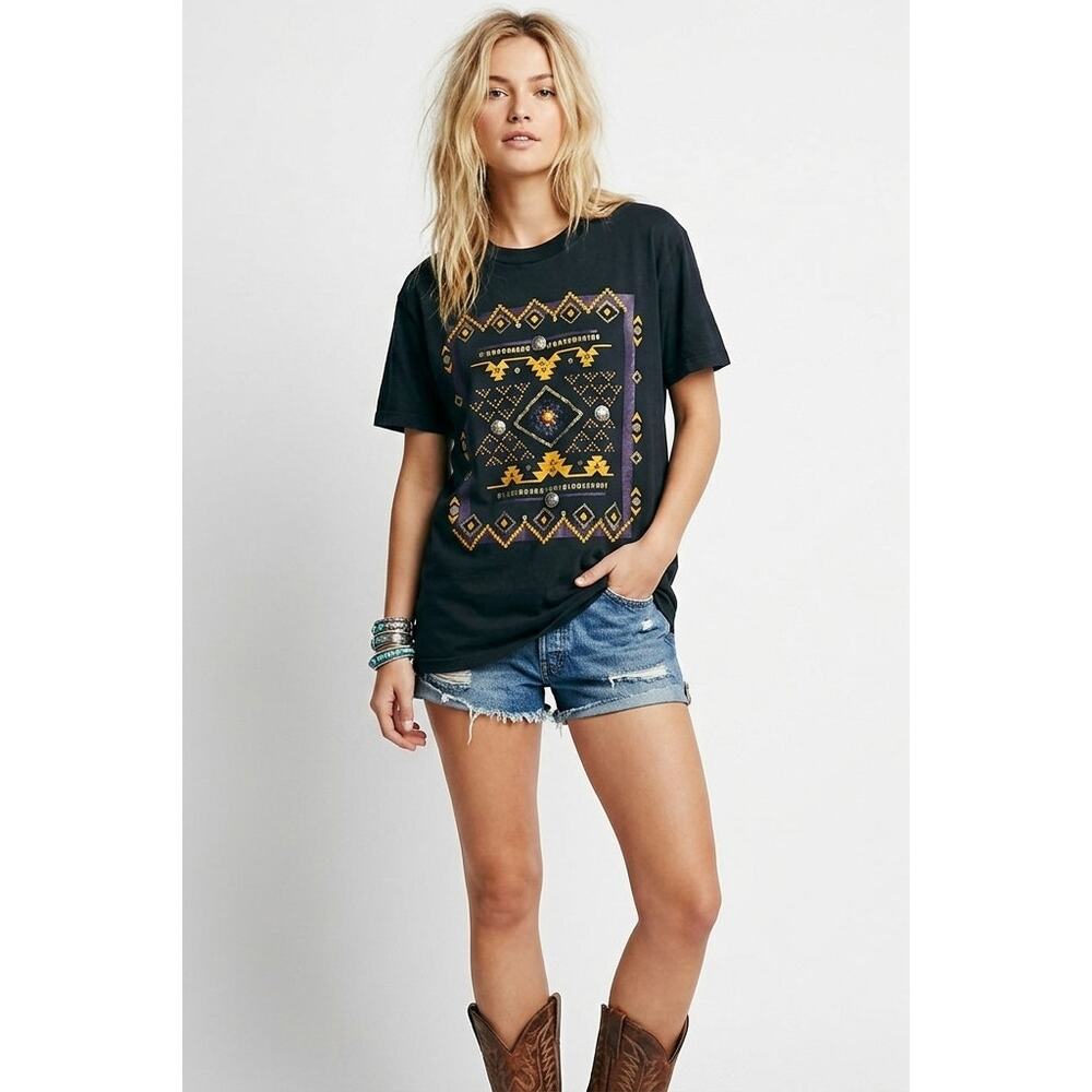 Vtg 90s AREO Black Aztec Studded Concho Southwestern Graphic Tee L Western Goth
